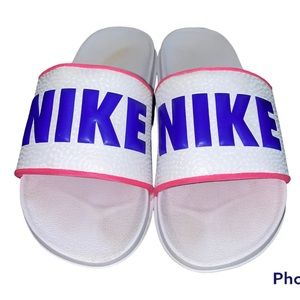 Women’s NIKE slides size 8